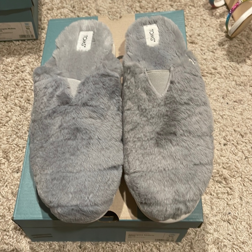 Grey fuzzy slippers
